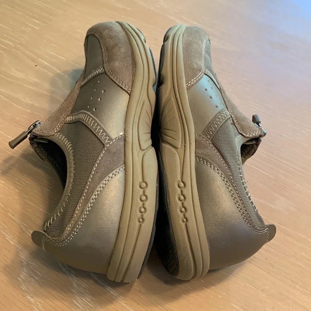 Easy Spirit leather women’s athletic shoes light wear, Sz 6.5 look comfortable